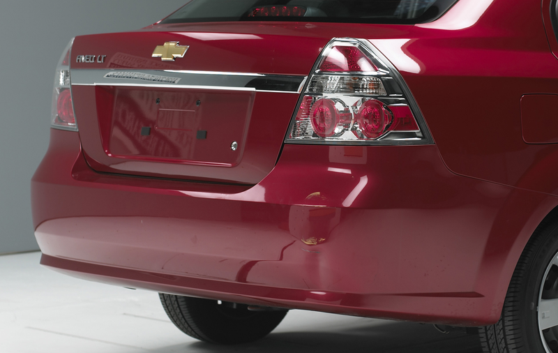 Illustration for article titled IIHS: Small Cars Are Big On Damage In Low-Speed Collisions